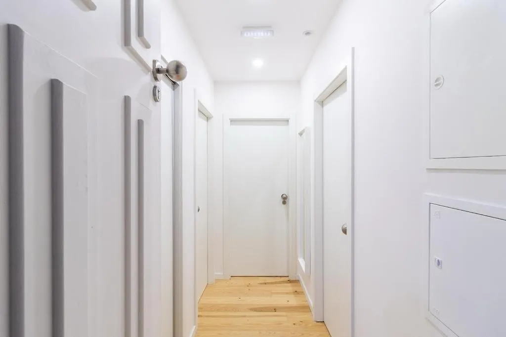 Apartment Mourarias Place - Yellow Studio Lisbon Portugal