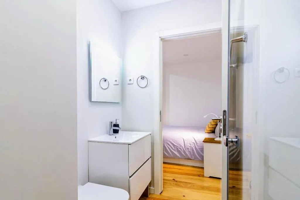 Mourarias Place - Yellow Studio Lisbon