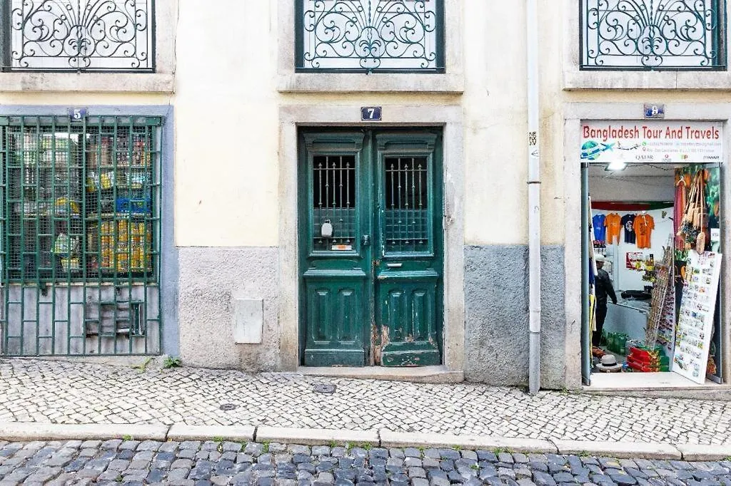 Mourarias Place - Yellow Studio Lisbon Apartment